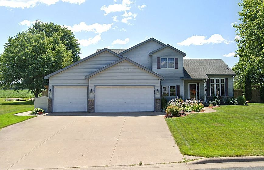 1st image of 581 Tuttle Dr