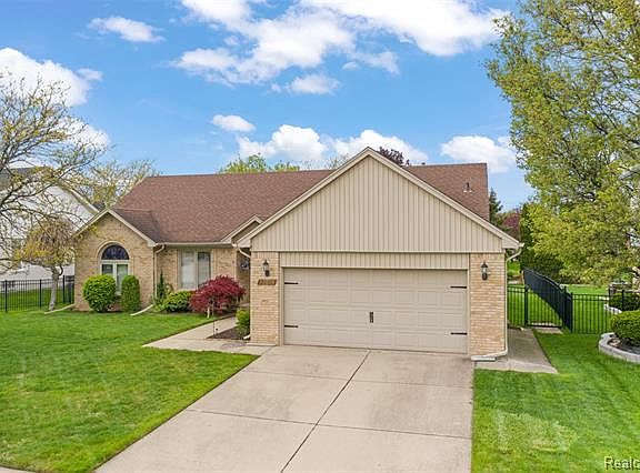 5th image of 53279 Rebecca Dr
