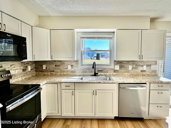3rd image of 131 Lincoln Station Dr