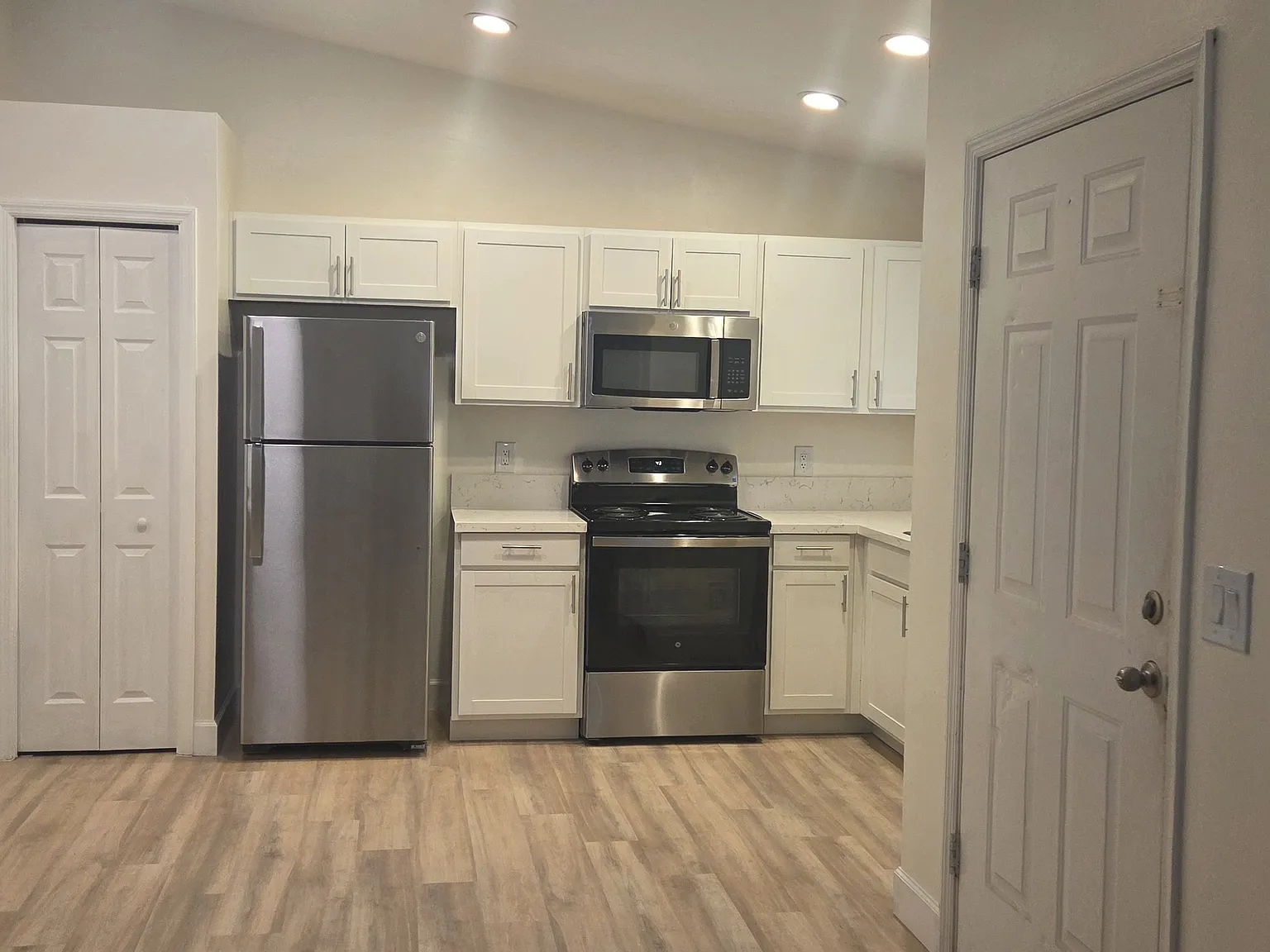2 bed, 1325 sqft, $1,350 — Photo 3