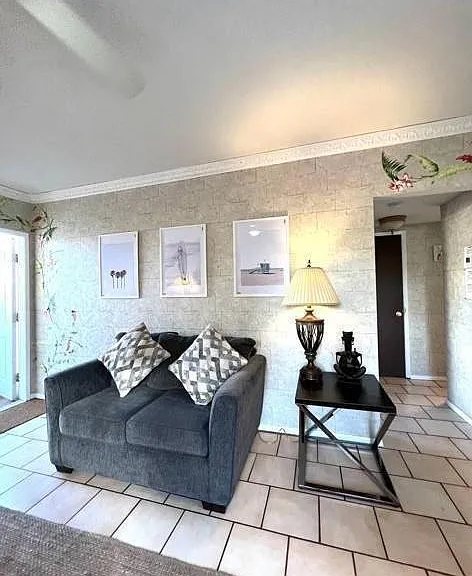 4652 Poinciana St #1 — Photo 8