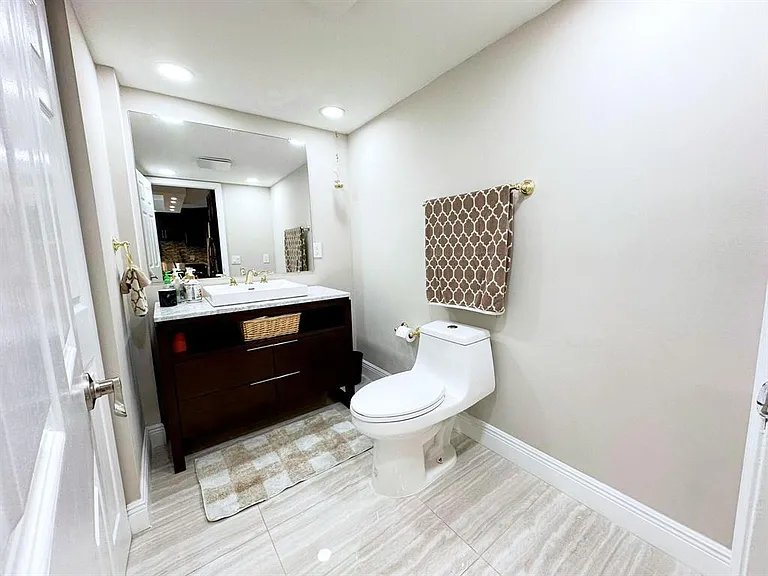 1545 Augusta Cir #105 — Photo 10