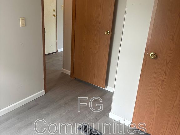 3rd image of 1726 Suburban Dr #25