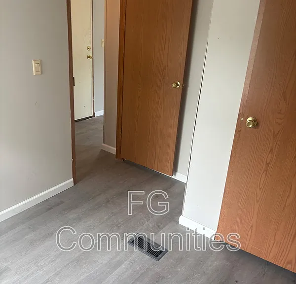 1726 Suburban Dr #25 — Photo 3