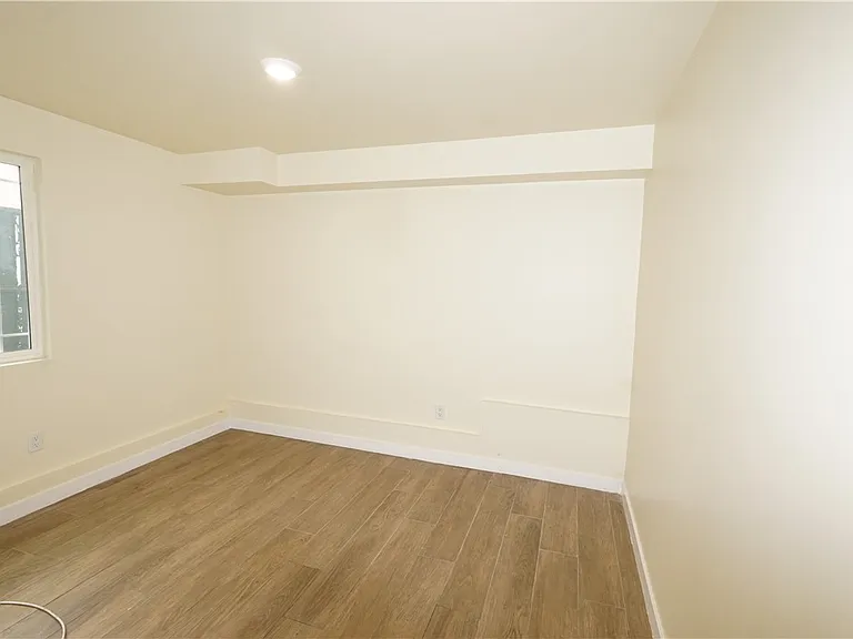 448 W 41st Pl #3/4 — Photo 17