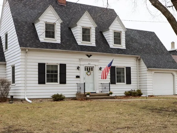 221 W Main St, Geneseo, IL 61254