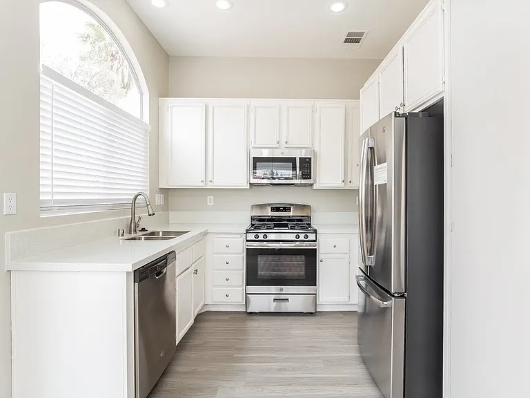 6102 Giant Forest Ln — Photo 6