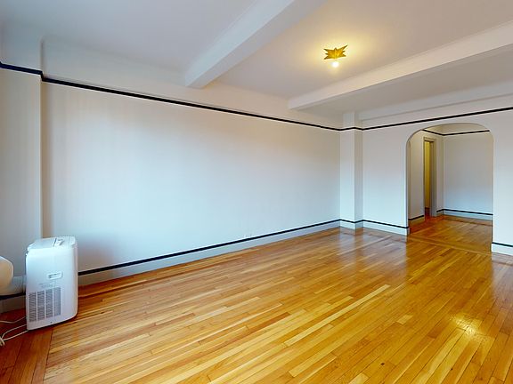 4th image of 1 Christopher St APT 5B
