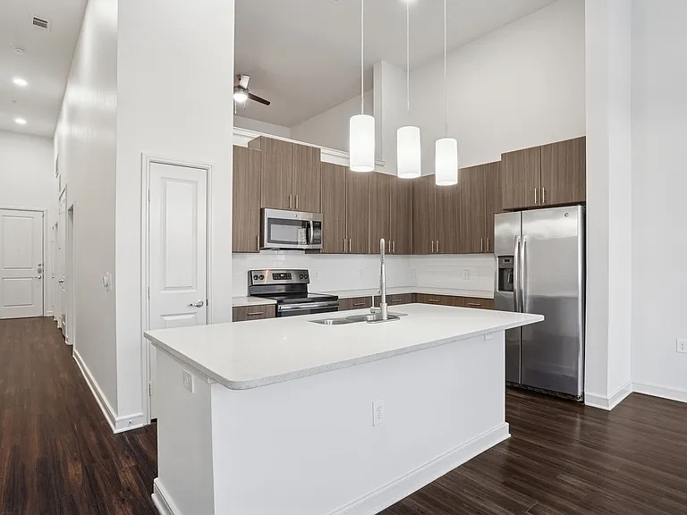 801 Lasco — Photo 38