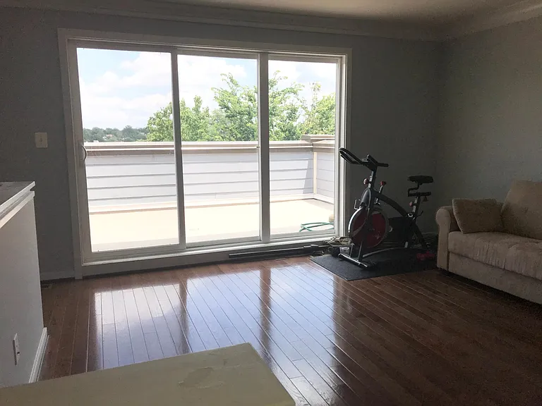 635 Regent Pl NE — Photo 17