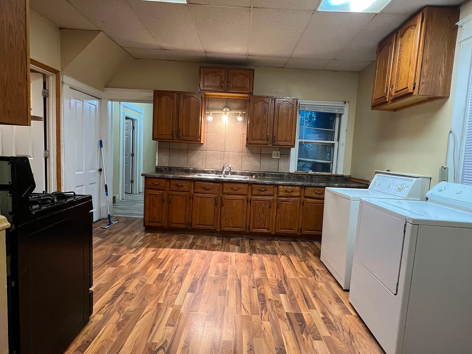 3 bed, 1300 sqft, $1,800 — Photo 3