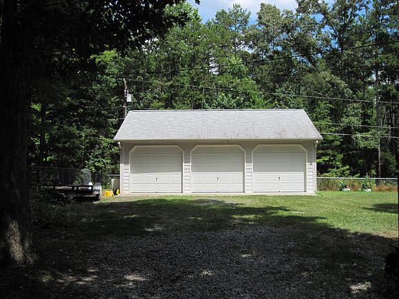 3 Bay garage/man cave or workshop!