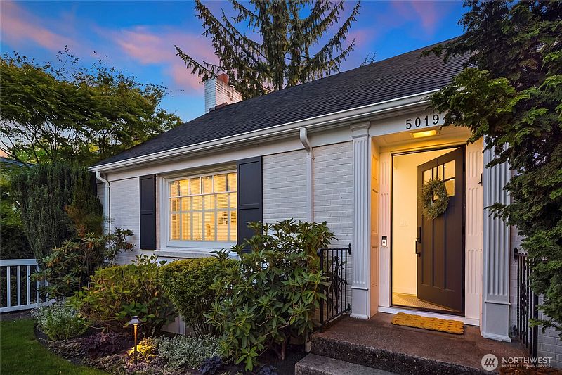 2nd image of 5019 36th Avenue NE