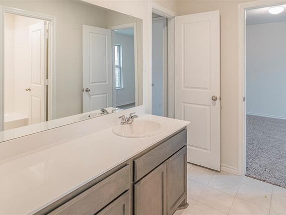 4th image of 513 Stonelake Dr