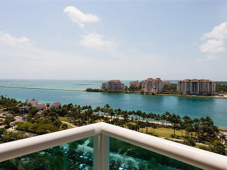 300 S Pointe Dr #1504 — Photo 1