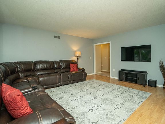 4th image of 510 Shady Ln