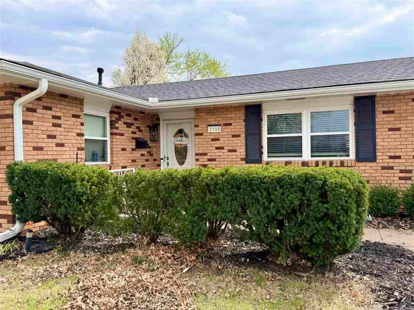 2700 E Hartford Ave, Ponca City, OK 74604