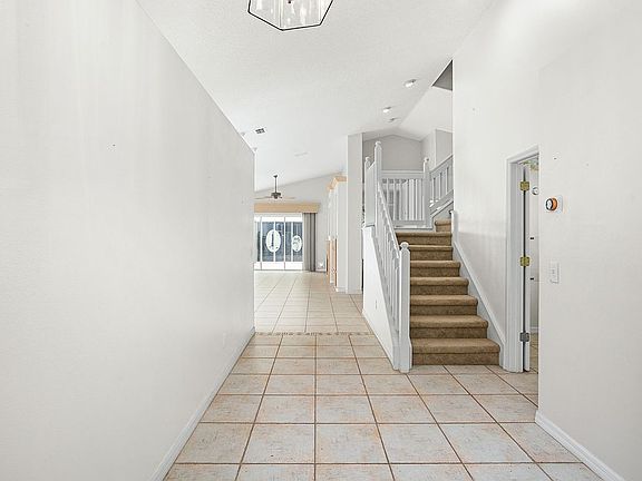 2nd image of 1816 Eagle Crest Dr