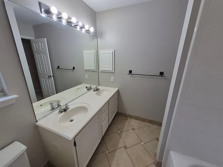 712 Moss Wood — Photo 43