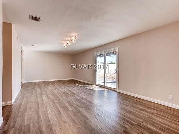 4th image of 1203 Arrowhead Ave