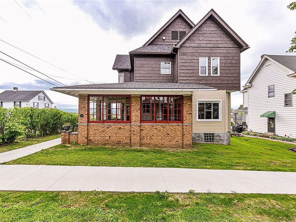 1st image of 301 College Ave