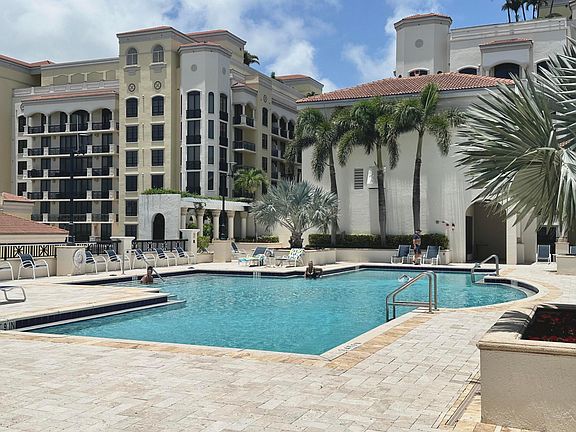 2nd image of 801 S Olive Avenue S #204