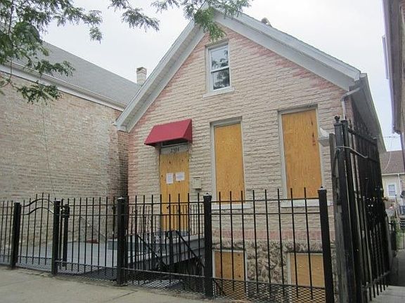 2nd image of 2308 S Hoyne Ave