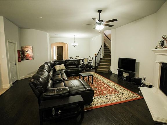 4th image of 605 Seymour Ct