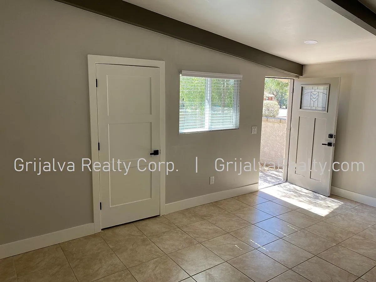 Building Photo - 2923 E 10th St Tucson, AZ 85716