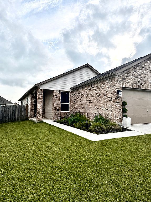 223 Pitkin Dr - Property Image