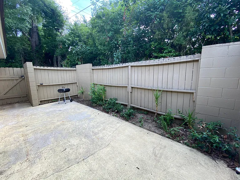 2241 W Pensacola St #16 — Photo 12