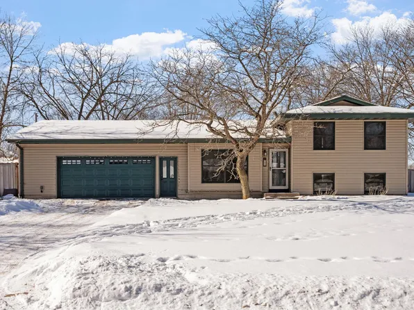 289 117th Ln NE, Blaine, MN 55434