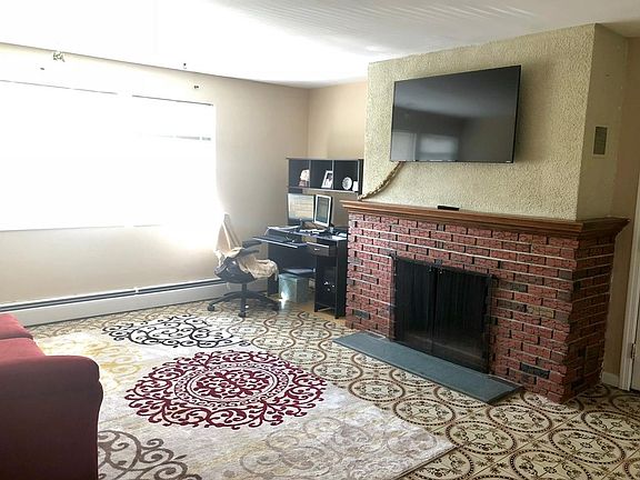 2nd image of 176 Park Ave Floor 2