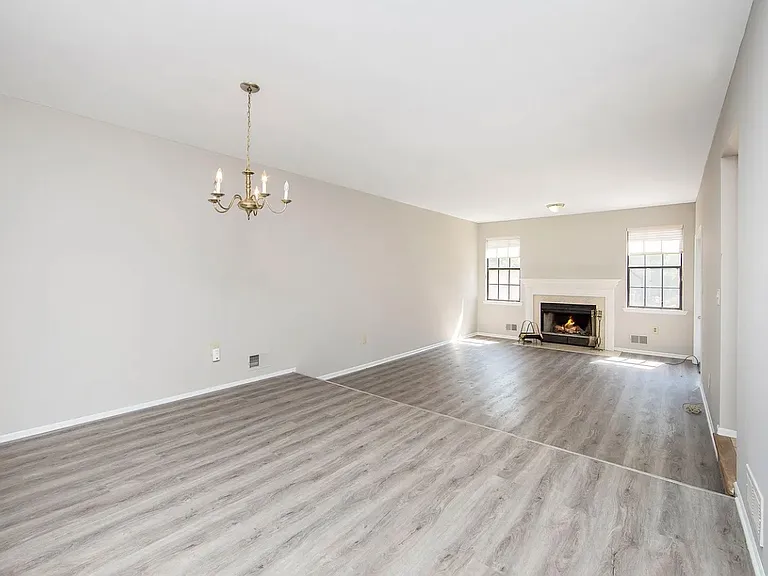58 Danielle Ct — Photo 13