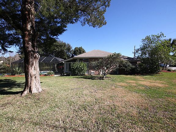 3rd image of 119 Barrington Dr