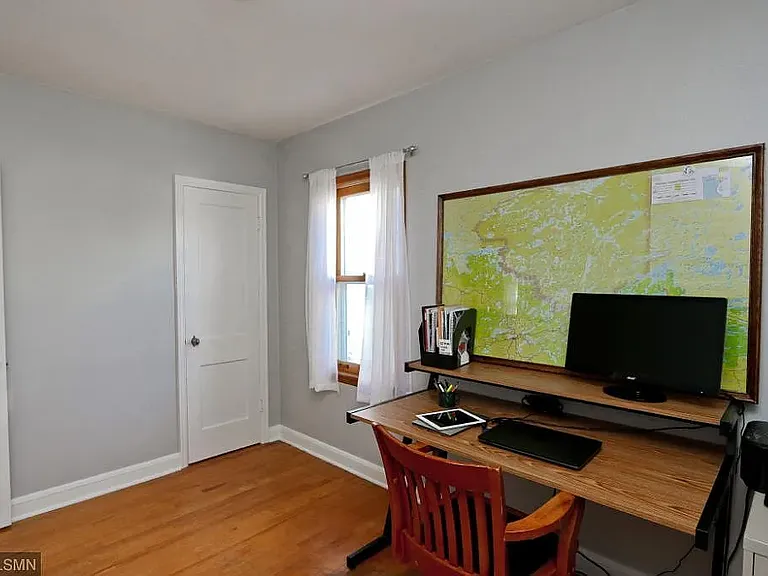1119 Van Buren Ave — Photo 9