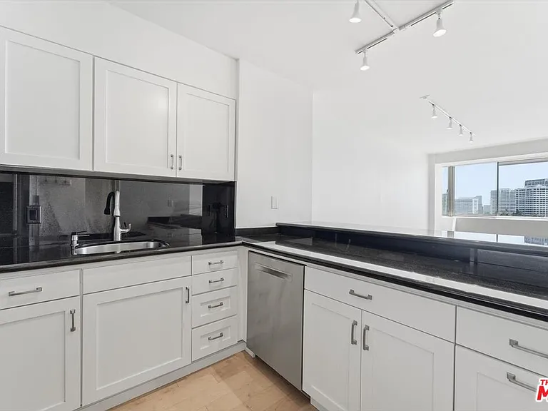 969 Hilgard Ave #1106 — Photo 9