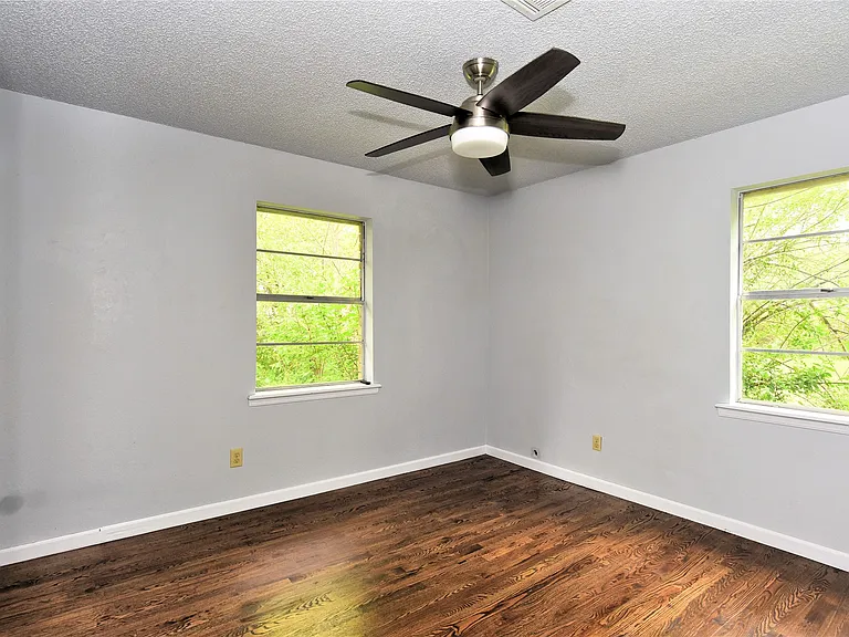 317 W Linda St — Photo 15