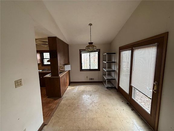 3rd image of 2832 Concord Dr