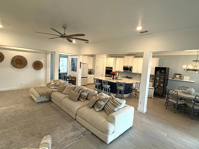 249 Oaklawn Ct — Photo 9