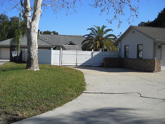 4th image of 2209 Cove Ct