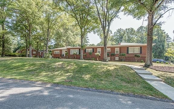 2nd image of 1830 Westbrook Cir