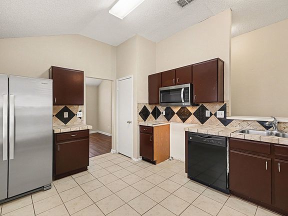 5th image of 800 Castlewick Ct