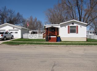 416 Holiday Park Vlg, Jamestown, ND 58401