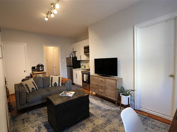 4th image of 4342 45th St APT 2R
