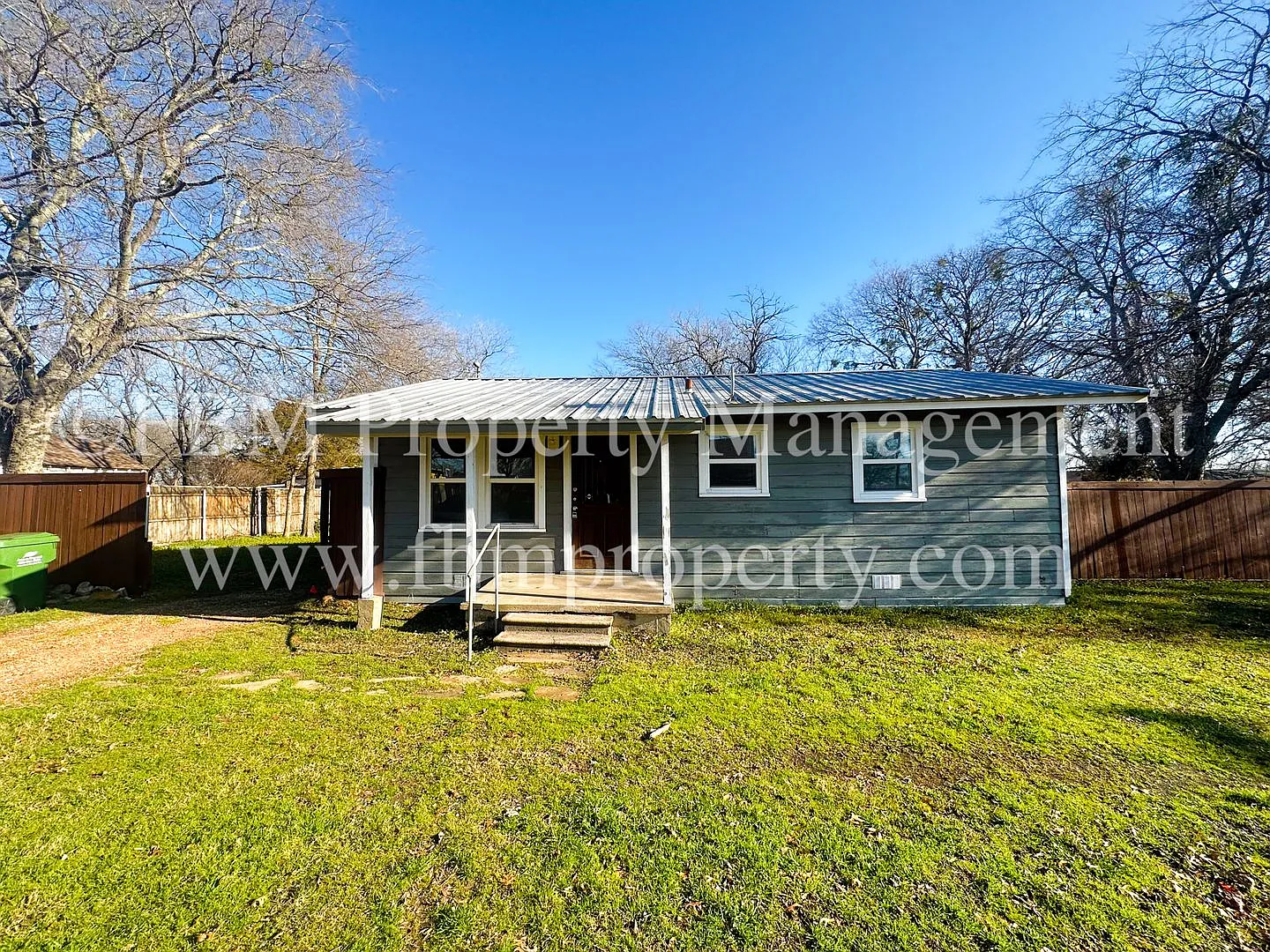 200 Dunlap St - Cozy 3 Bedroom, 2 Bathroom Home in Italy, TX! — Photo 2