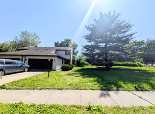 515 Clearwater Dr, Champaign, IL 61822
