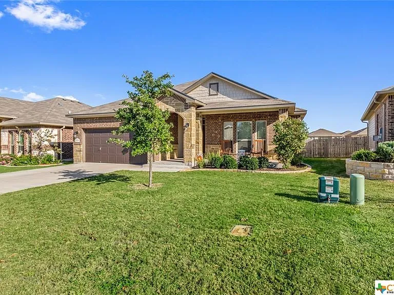 5715 Drury Ln — Photo 3