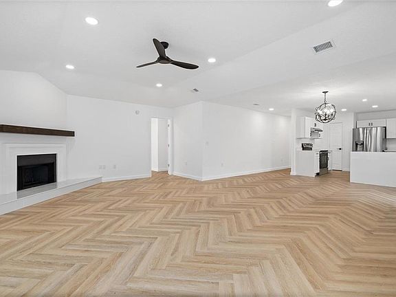 2nd image of 25722 Argonne Dr