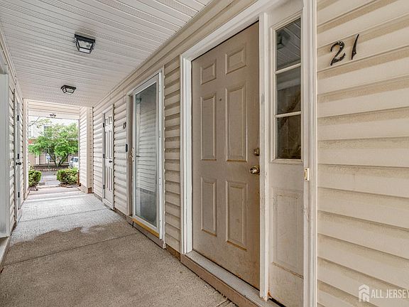 4th image of 21 Inverness Dr